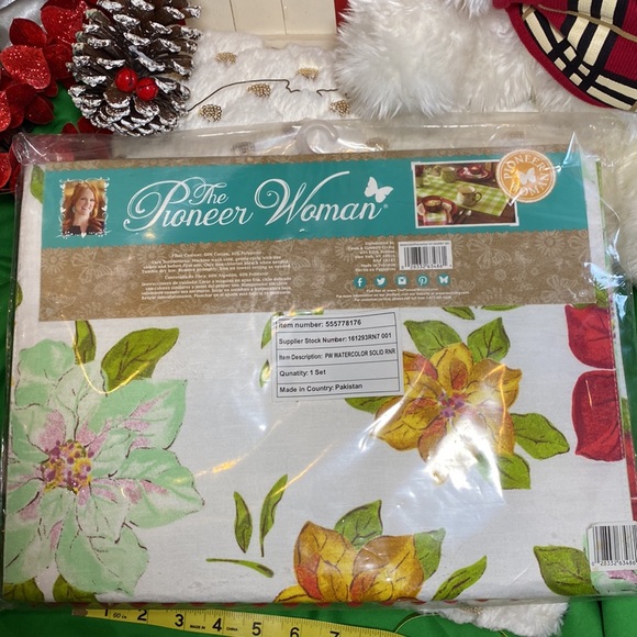 Pioneer Woman 🦋Reversible Poinsettia 🎄Table Runner, Brand New! 🎄 - Picture 7 of 8
